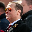 Медведев пригласил Илона Маска в Артемовск