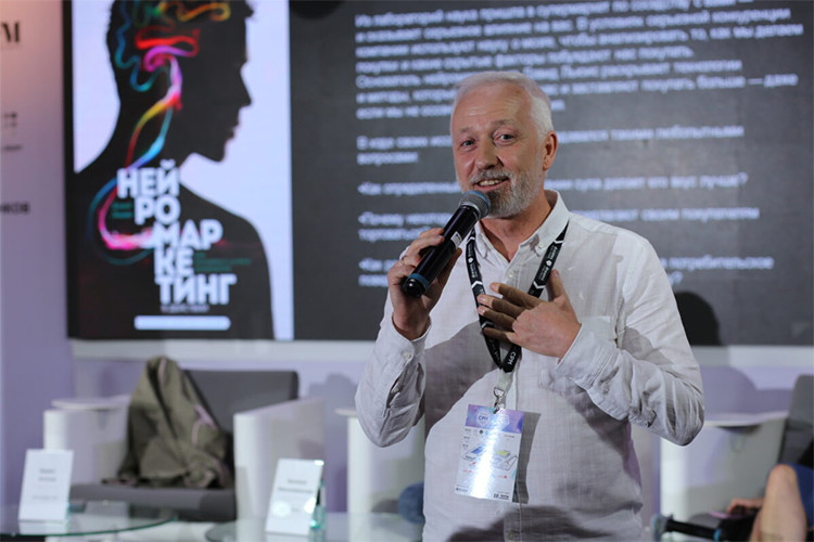 «Благодаря ИИ мы сократили расходы на 40 процентов»: 5 причин посетить интенсив «ИИ для бизнеса» от Бориса Агатова