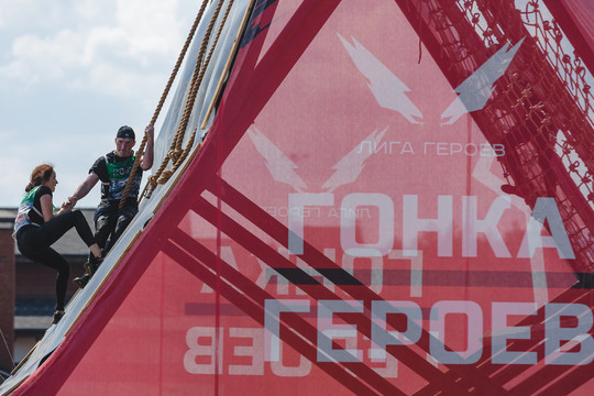 Мокрые, грязные и счастливые: в Казани прошла «Гонка героев»