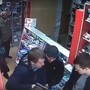 Mash: В Казани полицейский, угрожая пистолетом, задержал предполагаемого грабителя