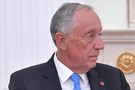 Президента Португалии отправили на карантин. Он принял зараженную группу школьников