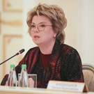 Ямпольская заявила, что нельзя противопоставлять русский и родной язык: «Если русский не родной, то и РФ не Родина»