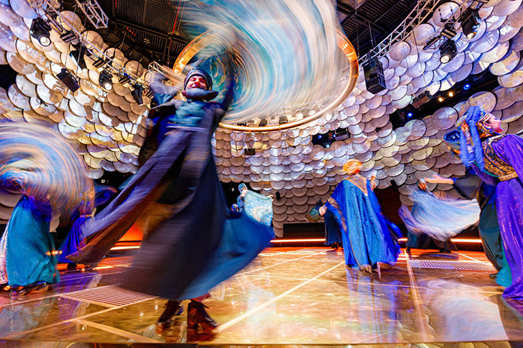 «Ашик-Кериб» на дискотеке: как в театре им. Камала станцевали Лермонтова