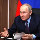 Путин предложил учить школьников управлять беспилотниками