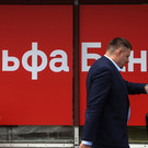 ФАС возбудила дело в отношении Альфа-Банка за ролик с Инстасамкой, заворачивающей жвачку в пятитысячную купюру