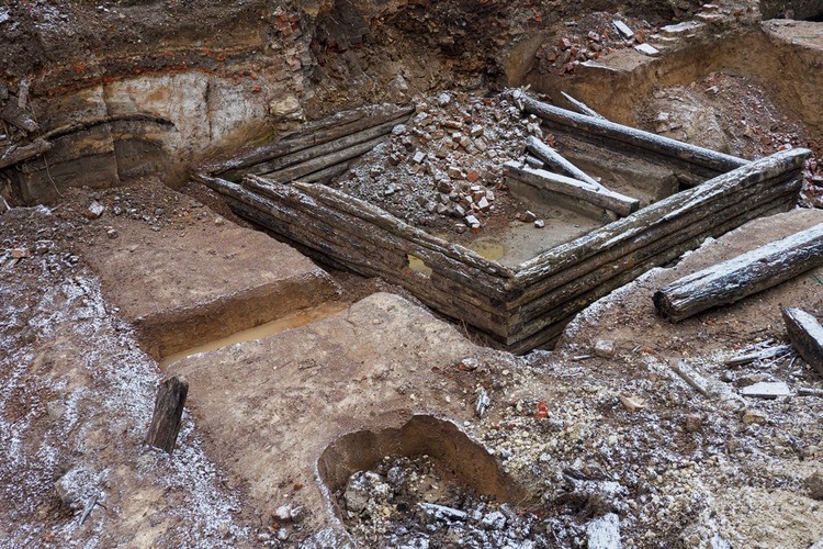 В центре Казани под землей обнаружили старинные постройки