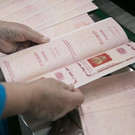FT: У некоторых российских чиновников забирают загранпаспорта, опасаясь утечек и бегства