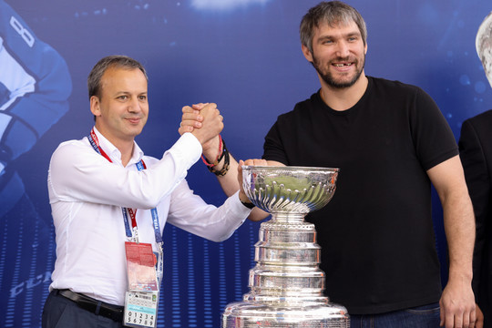 Овечкин представил Кубок Стэнли в фан-зоне ЧМ-2018