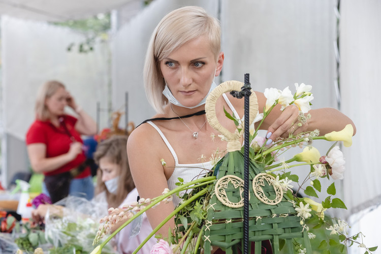«Летний Fresh»: в Казани стартовал международный конкурс креативной флористики
