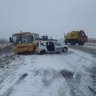 На границе с РТ LADA Largus влетела в автобус со школьниками
