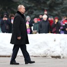 Путин возложил венок к монументу «Мать-Родина» в Петербурге в честь 80-летия снятия блокады