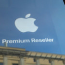 Уоррен Баффетт продал почти половину своих акций Apple