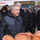 Минниханов посетил сельхозярмарку в агропромпарке «Казань»