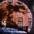 На балконах здания мэрии Казани показали музыкально-театральный перформанс – участие приняла Ольга Кабо