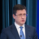 Новак поручил нефтяникам увеличить поставки бензина и дизеля на рынок РФ 