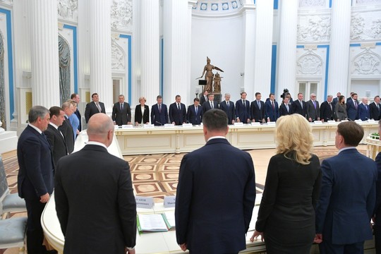 Путин почтил память погибших в катастрофе в Шереметьево