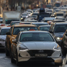 В центре Казани в час пик столкнулись Renault и Toyota – образовалась 1,5-километровая пробка 