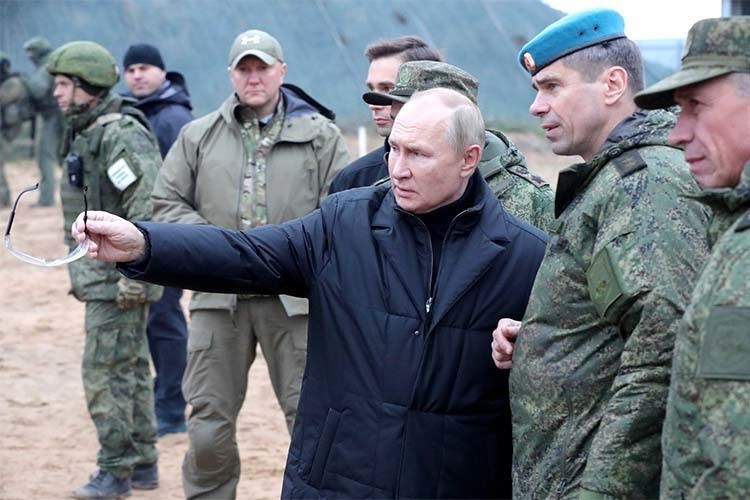 Главное к 19:00: Путин проверил мобилизованных на полигоне в ЗВО, Киев отрицает причастность к подрыву Крымского моста