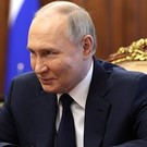 «Предлагаю поговорить о будущей вашей работе»: Путин встретился с бывшими членами правительства