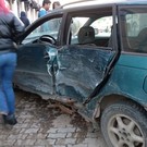В центре Казани из-за аварии автомобили вынесло на тротуар. В ДТП разбираются уже полдня