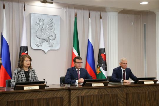 «Не можем себе позволить»: Метшин объяснил, почему новогоднее оформление Казани проигрывает Москве