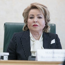Матвиенко рассказала, когда в России могут снять коронавирусные ограничения