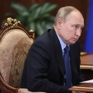 Путин рассказал Макрону и Шольцу об опасности накачки Украины оружием