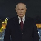 Путин выступил с новогодним обращением у стен Кремля