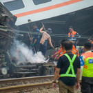 В Индонезии столкнулись два поезда – погибли четверо, ранены около 40 человек (фото)