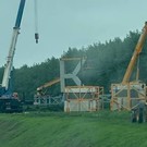 На Оренбургском тракте начали устанавливать новую въездную стелу «Казань» (фото)