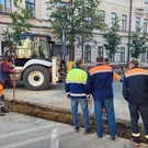 В центре Казани из-за ремонта ливневок посреди дороги перерыли асфальт (фото)