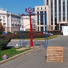 На площади Свободы в Казани фонари перекрасили в исторический красный цвет (фото)