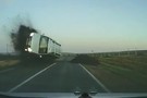 В Татарстане машина «взлетела» на ходу после наезда на груду асфальтной крошки: видео
