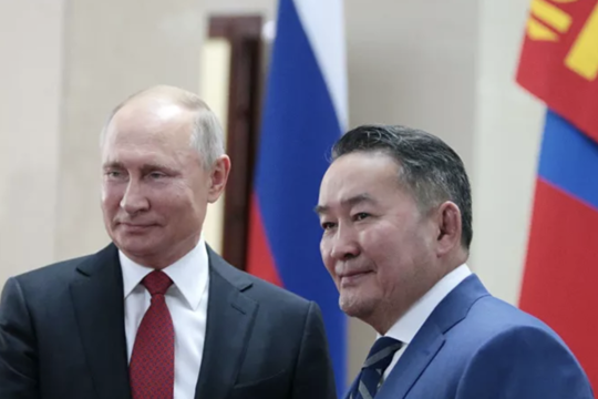 Путин и президент Монголии провели переговоры в юрте