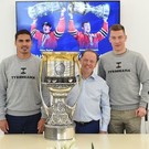 Хоккеисты «Авангарда» привезли Кубок Гагарина в Нижнекамск 