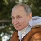 Песков заверил, что Путин брал ядерный чемоданчик с собой в тайгу
