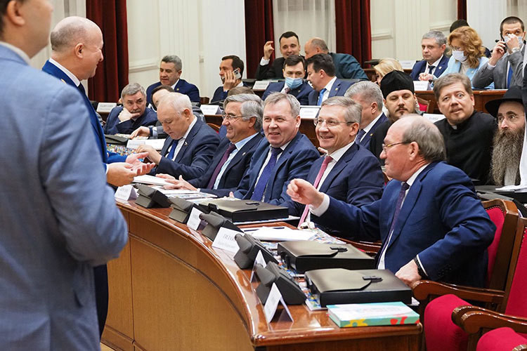 Рустам Минниханов обозначал задачи чиновникам на 2023-й