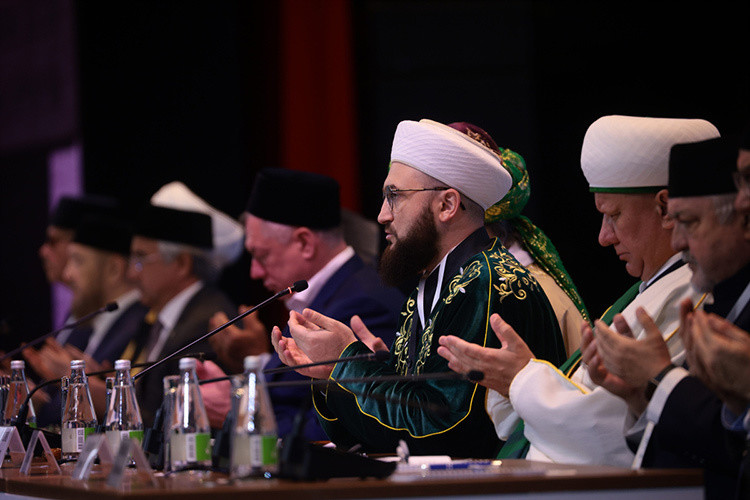 На форуме в «Казан Экспо» Талгат Таджуддин называл признаки Судного дня, а Нафигулла Аширов требовал от имамов 10 детей в семье