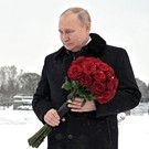 Путин посетил Пискаревское кладбище в Санкт-Петербурге