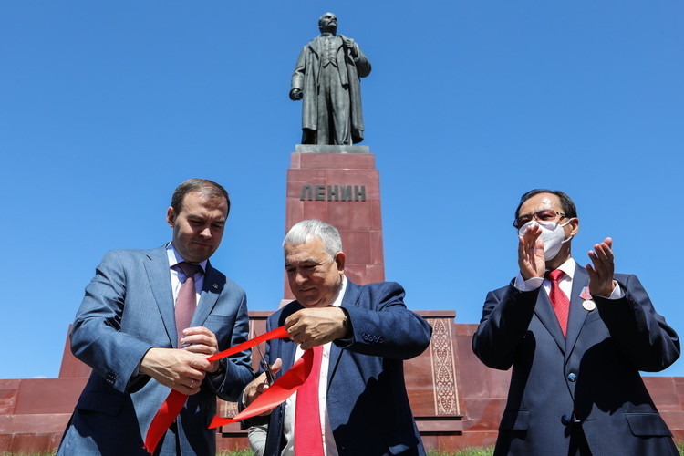 На площади Свободы в Казани открыли памятник Ленину после реставрации
