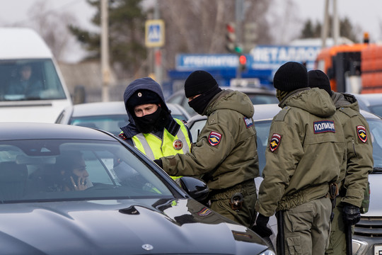 Проверка на дорогах: водители почти все со справками