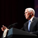 Майкл Пенс отказался участвовать в президентской гонке в США: «Сейчас не мое время»