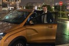 Орешкин на янтарной LADA XRAY выехал из Москвы, чтобы выбрать между платной дорогой в Казань и реконструкцией М7