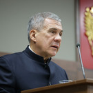 Минниханов подписал указы о повышении зарплат госслужащих