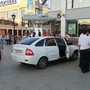 В центре Казани неадекватный водитель выехал на тротуар и попытался сбежать