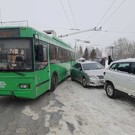 В Казани из-за брошенных авто приостановили движение троллейбуса №7 на Халитова