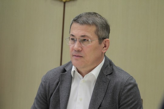 «Чтобы мэр рыдал»: Радий Хабиров призвал затмить Казань новогодним украшением Уфы