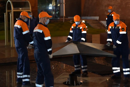 Торжественная профилактика Вечного огня проведена в Москве накануне Дня Победы