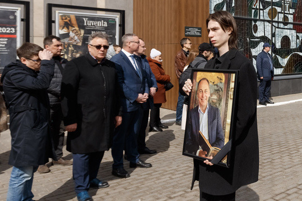 Пресс-секретарь президента РТ, звезда телевидения и краевед: в Казани простились с Эдуардом Хайруллиным