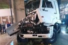 На заводе КАМАЗа грузовик сошел с конвейера и врезался в опору здания – фото
